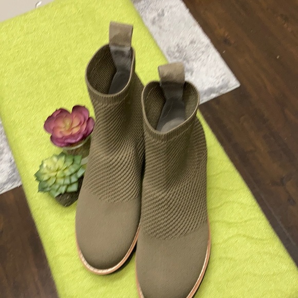 Eileen Fisher Shoes - NÉW EILEEN FISHER Antelope stretch knit platform booties 6.5